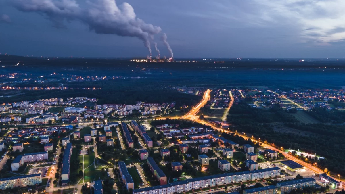 Tajemniczy samolot krążył nad największą elektrownią w Polsce. Wydano komunikat