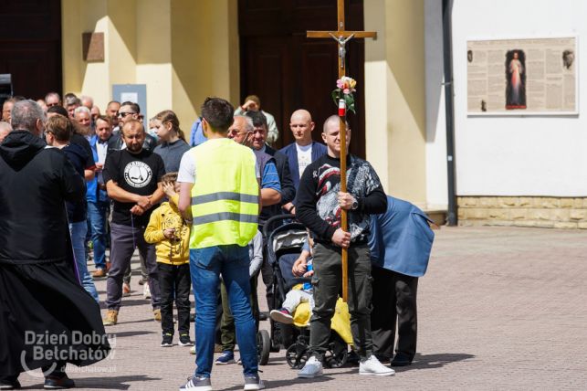 Modlili się o nawrócenie grzeszników. Męski Różaniec wrócił na ulice Bełchatowa [FOTO] - Zdjęcie główne