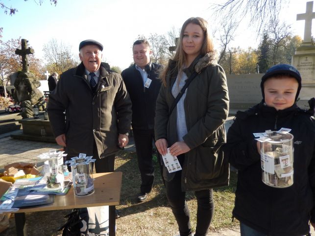 Kwesty na cmentarzach - Zdjęcie główne
