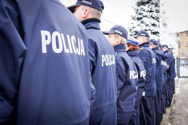 Policja chwali się rekordowym poparciem Polaków. Wyprzedziła w sondażu Kościół i Prezydenta - Zdjęcie główne