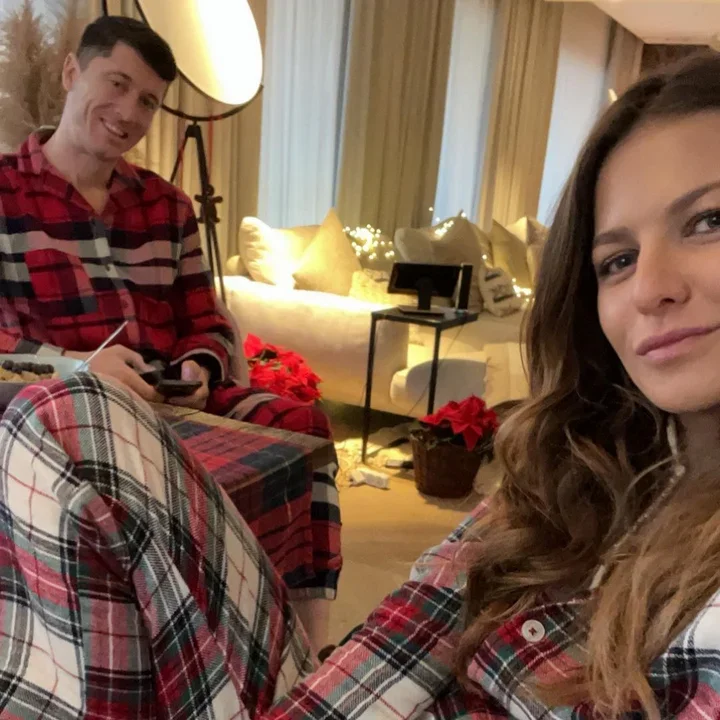 Anna i Robert w salonie jednego z ich domów 