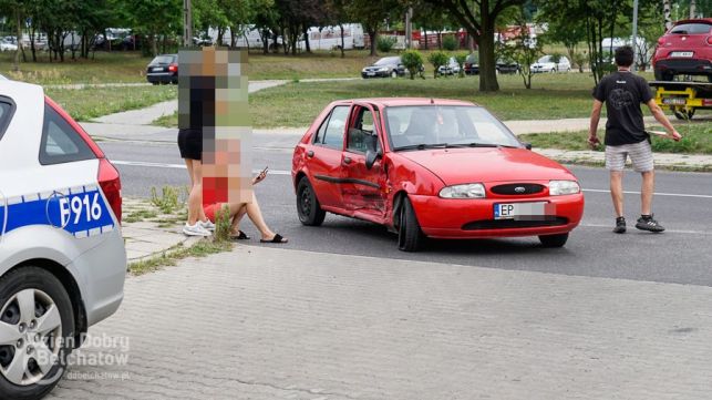 Niebezpiecznie na Binkowie. Dwie osobówki zderzyły sie na skrzyżowaniu [FOTO] - Zdjęcie główne