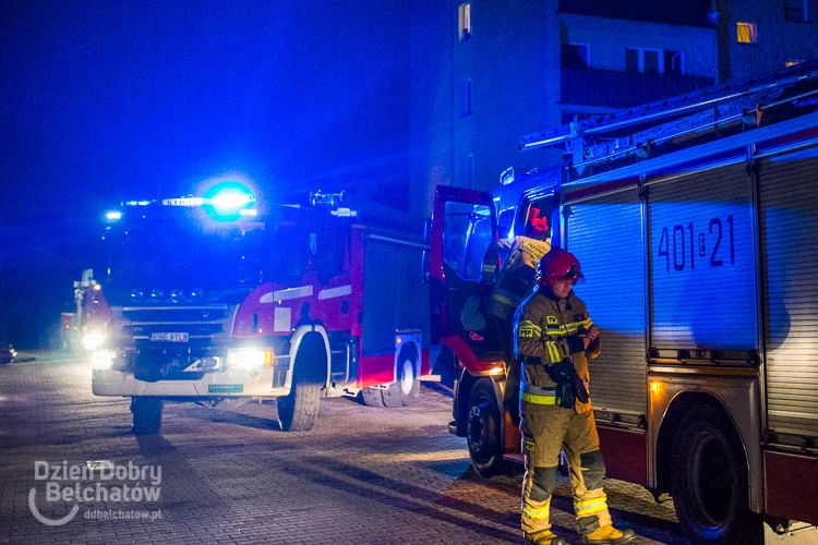 Pożar w mieszkaniu na os. Okrzei. Na miejscu cztery zastępy straży pożarnej - Zdjęcie główne