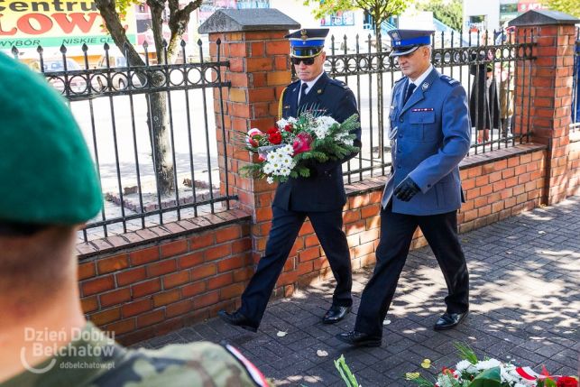 Bełchatowianie uczcili 15 sierpnia. Uroczysta msza, złożenie kwiatów i medale Ministra Obrony Narodowej [FOTO] - Zdjęcie główne