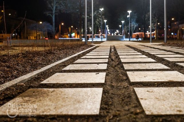 Ani z wózkiem, ani w obcasach - mieszkańcy wskazują problem na nowym placu Wolności. Magistrat odpowiada - Zdjęcie główne