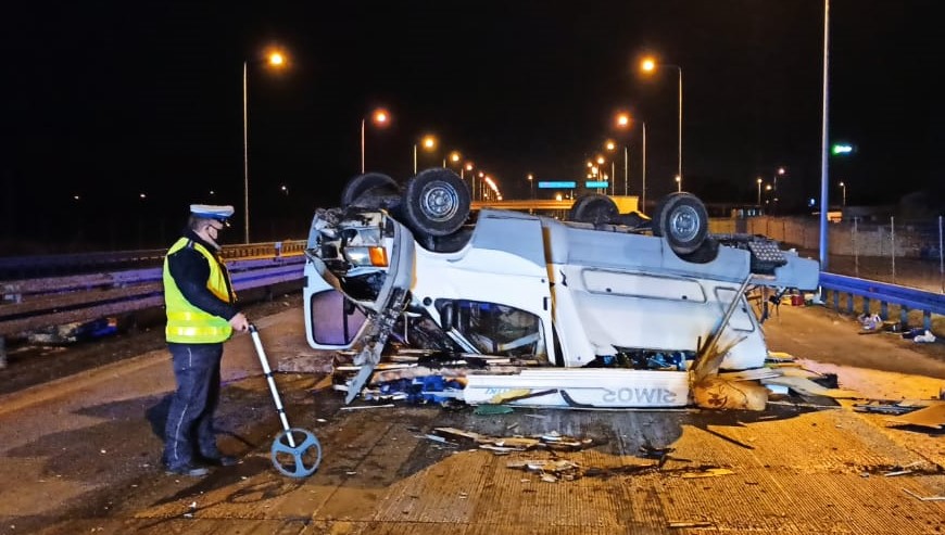 Tragiczny wypadek na drodze, zginęła młoda kobieta. Ranni trafili do szpitala w Bełchatowie [FOTO] - Zdjęcie główne