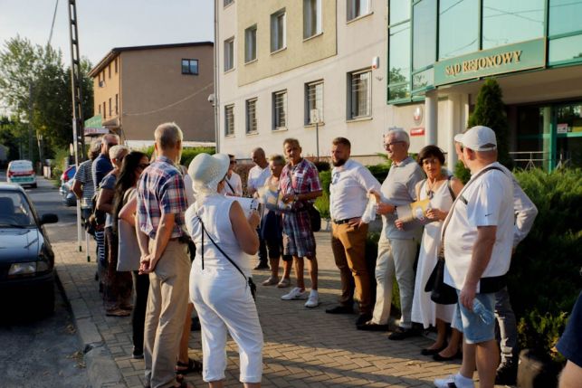 Manifestowali przed bełchatowskim sądem [FOTO]  - Zdjęcie główne