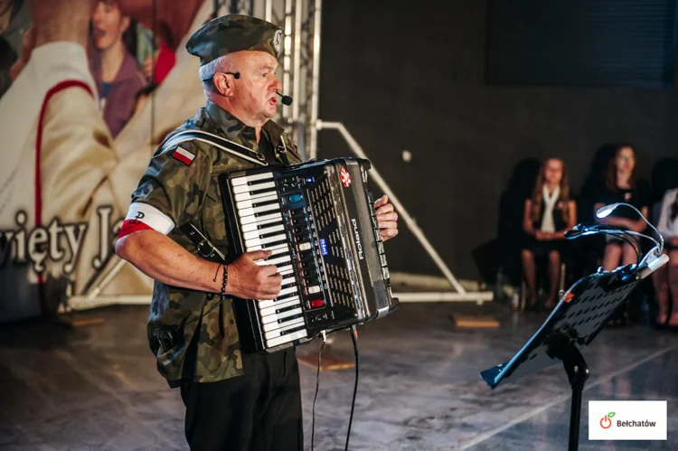 Bełchatowski koncert upamiętniający Powstanie Warszawskie. Były patriotyczne piosenki i polonez [FOTO] - Zdjęcie główne