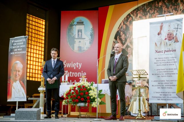 Prezydent, starosta oraz radni wspólnie modlili się w intencji samorządu. Msza święta w ogrodach [FOTO] - Zdjęcie główne