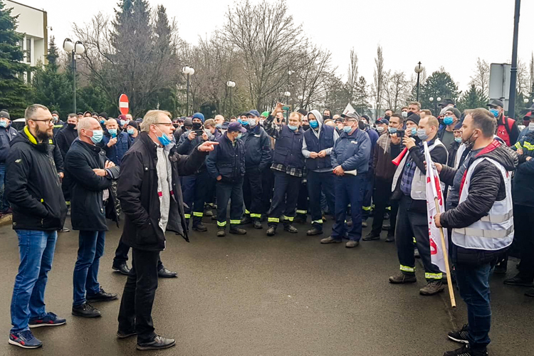 Oskarżają związkowców o zdradę: ''to był strzał w plecy!". Załoga Betransu przed ''pentagonem'' - Zdjęcie główne