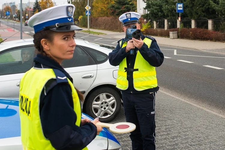 Policjanci organizują spotkanie w Zelowie. Zaproponują mieszkańcom pracę - Zdjęcie główne