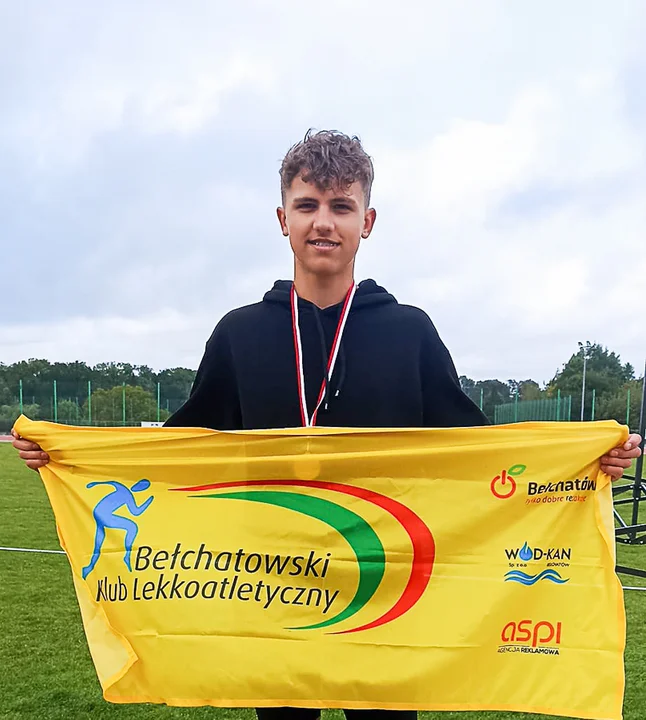 Uczeń z Zelowa zdobył srebrny medal. Pobił swój rekord życiowy [FOTO] - Zdjęcie główne