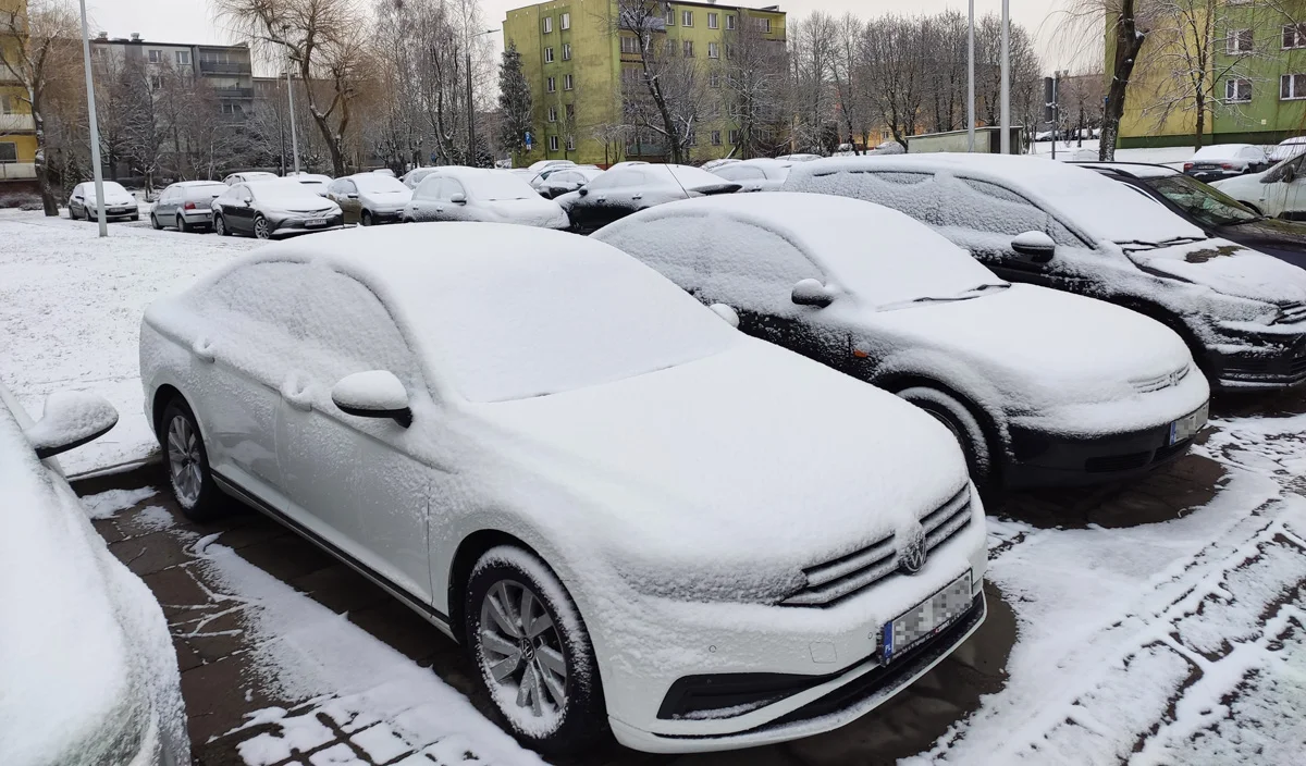 Kierowco! Powrót zimy może Cię drogo kosztować. Zobacz, za co dostaniesz nawet 3 tysiące mandatu - Zdjęcie główne