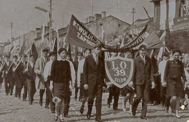 Liceum w Zelowie świętuje jubileusz. Szkoła zwraca się z apelem do absolwnetów - Zdjęcie główne