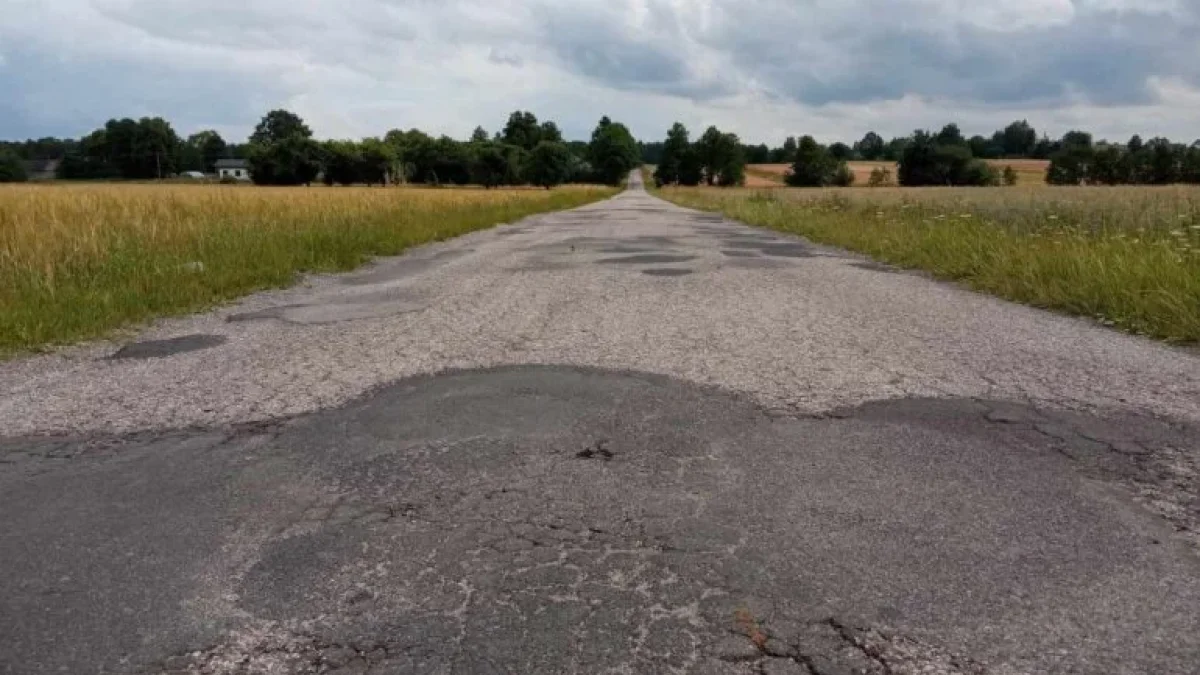 Wyremontują drogę w gminie. Urząd podpisał umowę z wykonawcą - Zdjęcie główne