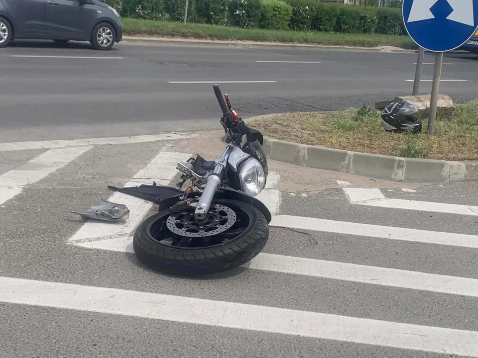 Motocykl pękł na pół! To się nie mogło dobrze skończyć! [ZDJĘCIA] - Zdjęcie główne