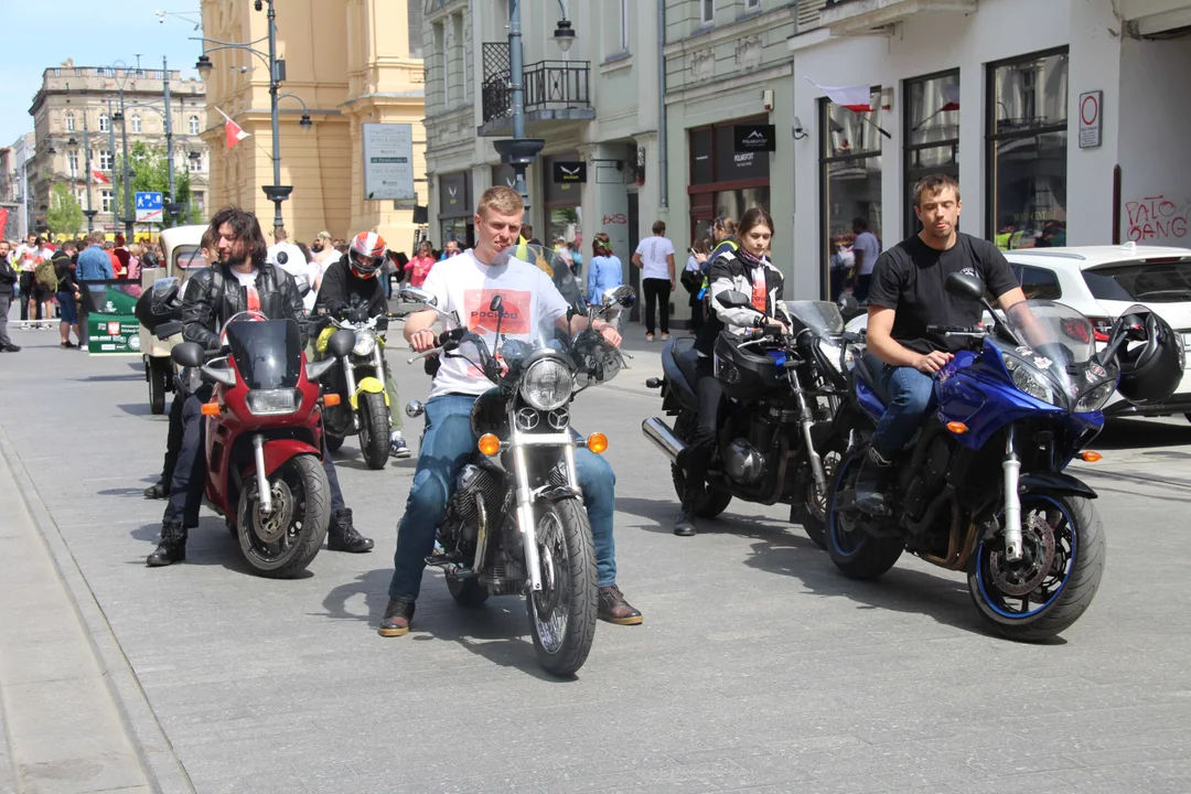 Pochód studentów ulicą Piotrkowską