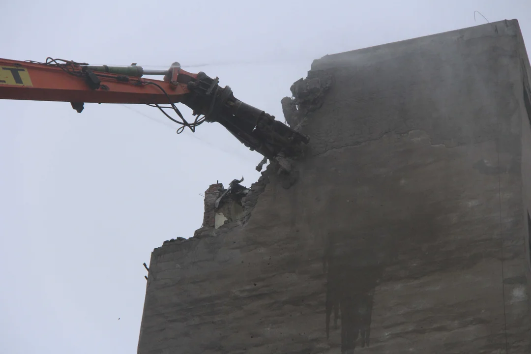 Wyburzanie hotelu "Światowit" przy al. Kościuszki w Łodzi