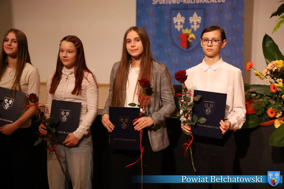 Nagrody starosty dla sportowców i artystów z powiatu bełchatowskiego