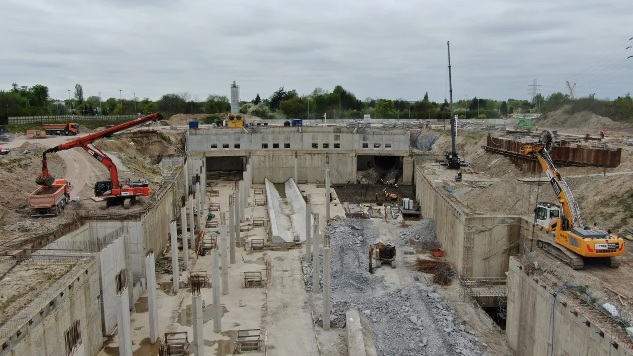 Budowa tunelu kolejowego pod Łodzią - stan na kwiecień 2024 r.