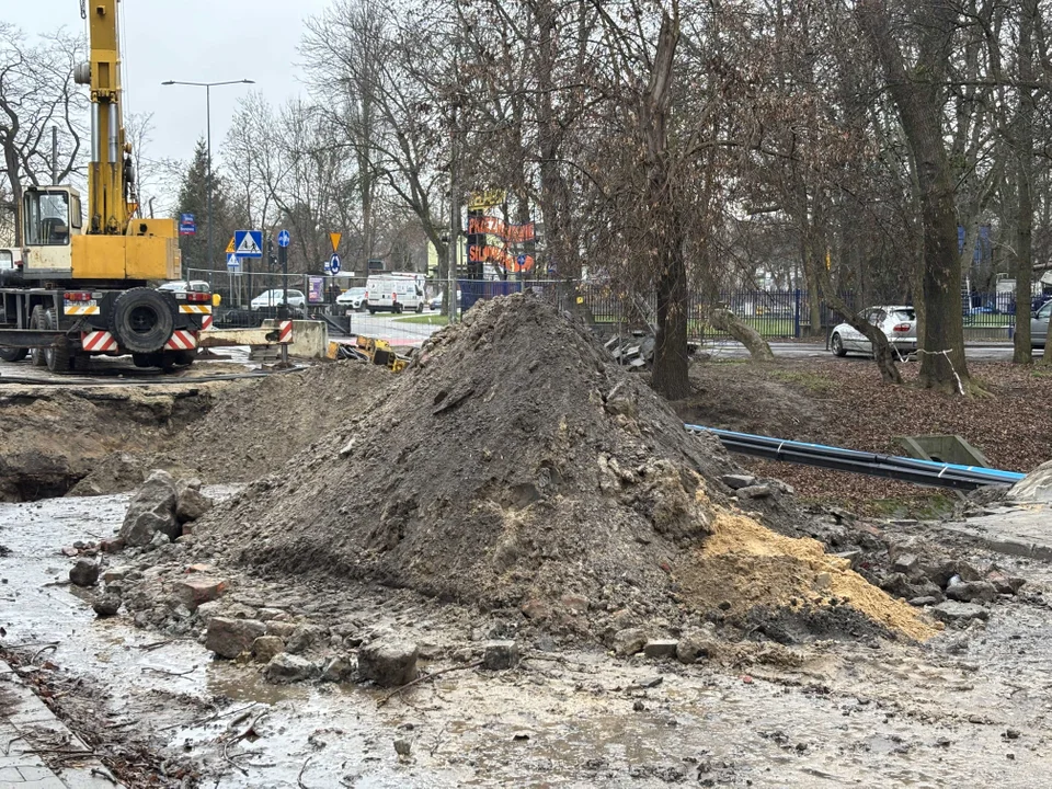 Trwa odbudowa mostku na ulicy Siewnej w Łodzi