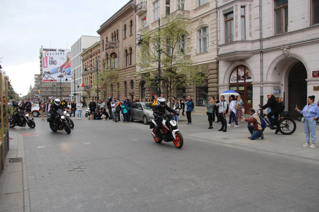 Wielka parada motocyklowa na ulicy Piotrkowskiej w Łodzi