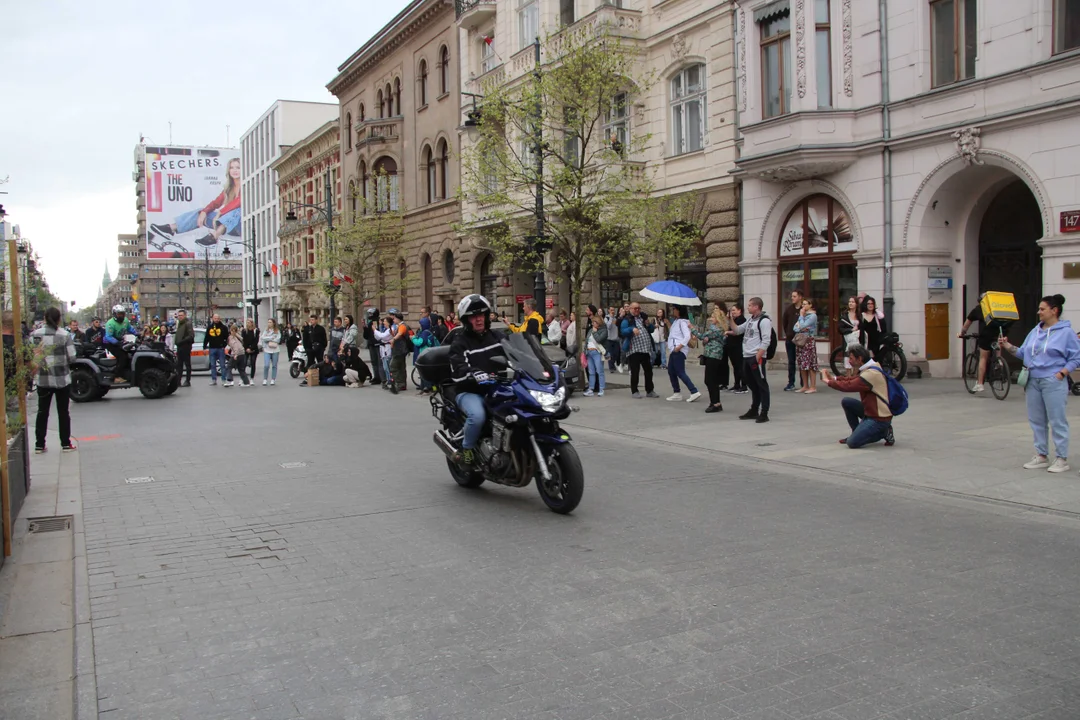 Wielka parada motocyklowa na ulicy Piotrkowskiej w Łodzi