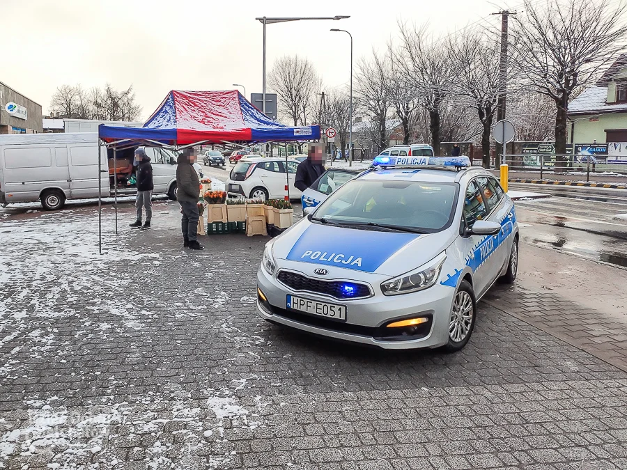 Chciał pomagać sprzedawać kwiatki na Dzień Kobiet. Skończył w kajdankach