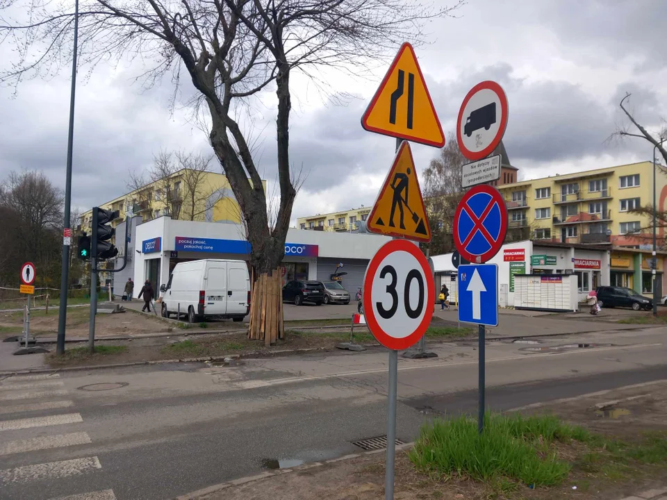 Remont na ul. Lutomierskiej posuwa się powoli naprzód