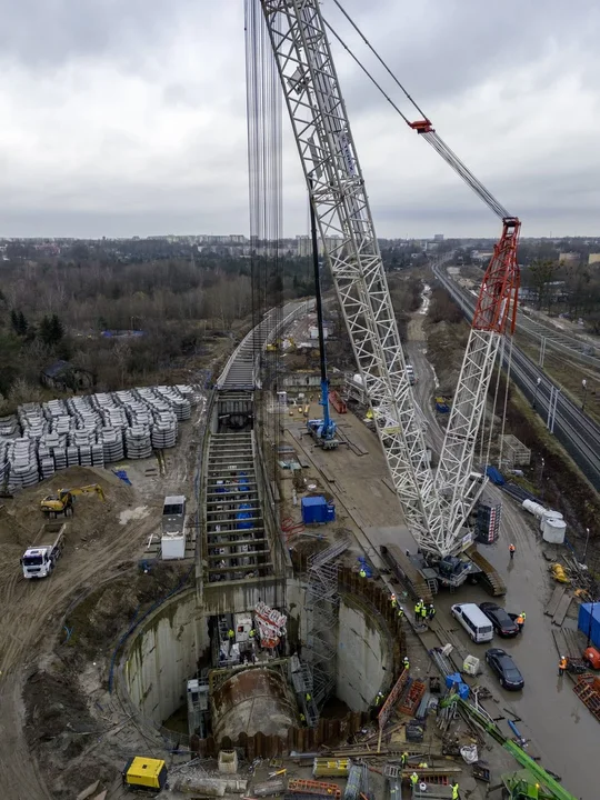 Trwa budowa tunelu kolejowego pod Łodzią