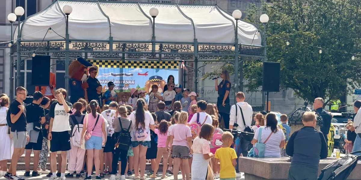 Tłumy na płockiej starówce. Moc atrakcji dla dzieci, ale chodziło o coś więcej! [ZDJĘCIA] - Zdjęcie główne