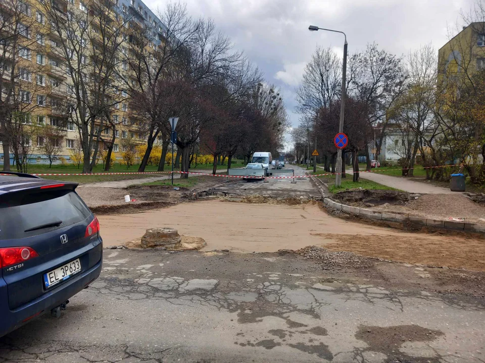 Remont na ul. Lutomierskiej posuwa się powoli naprzód