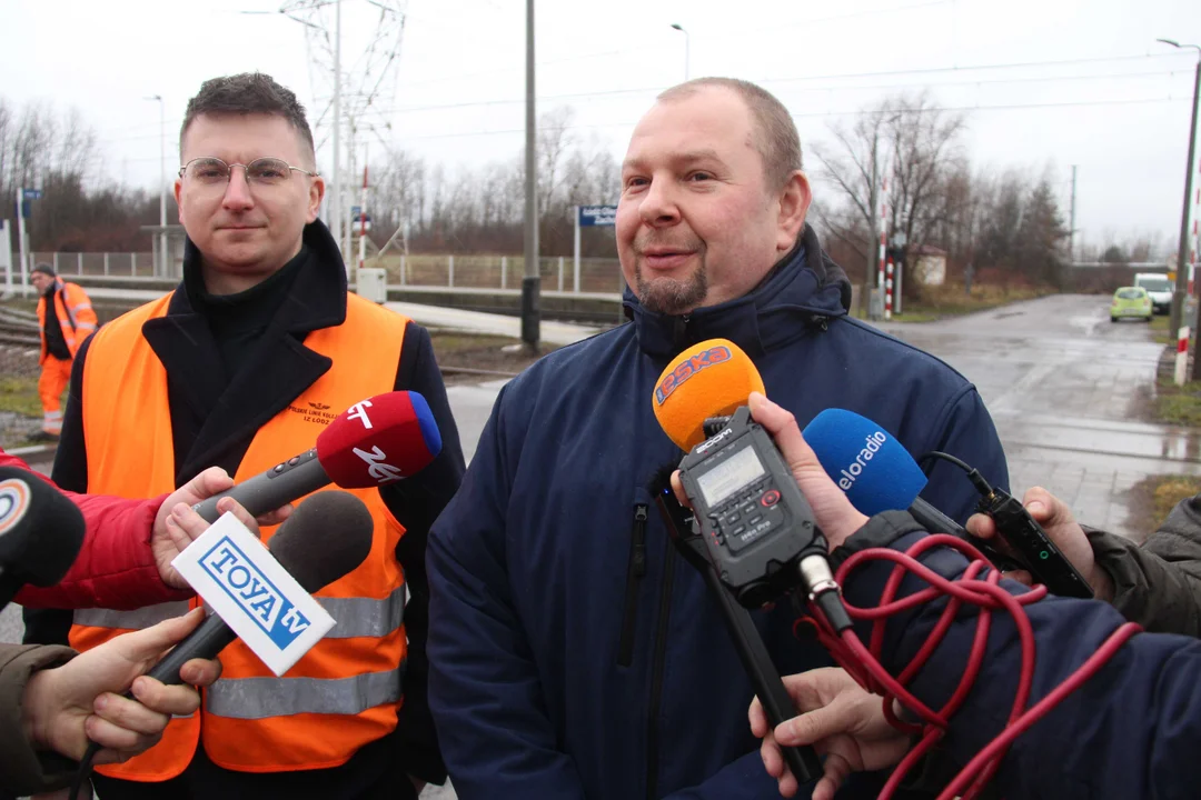 Wyłamanie rogatki na przejeździe kolejowym przy przystanku Łódź Olechów Zachód