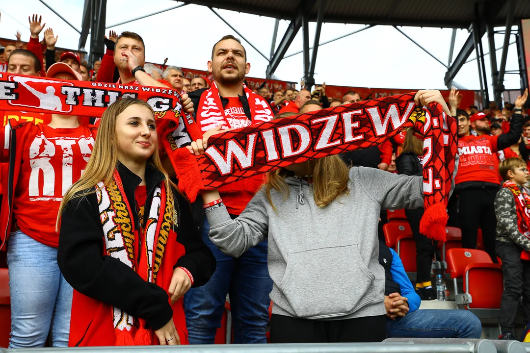 Genialny doping kibiców Widzewa na spotkaniu z Zagłębiem