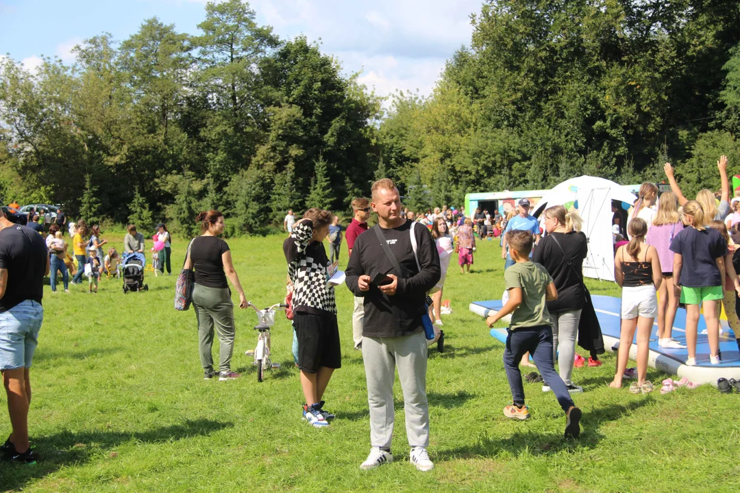 Piknik rodzinny w parku na Młynku w Łodzi