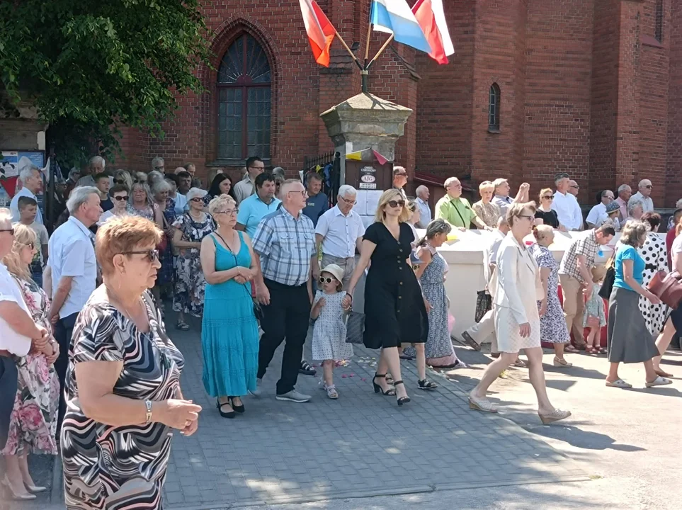 Ulicami Zgierza przeszły procesje Bożego Ciała.