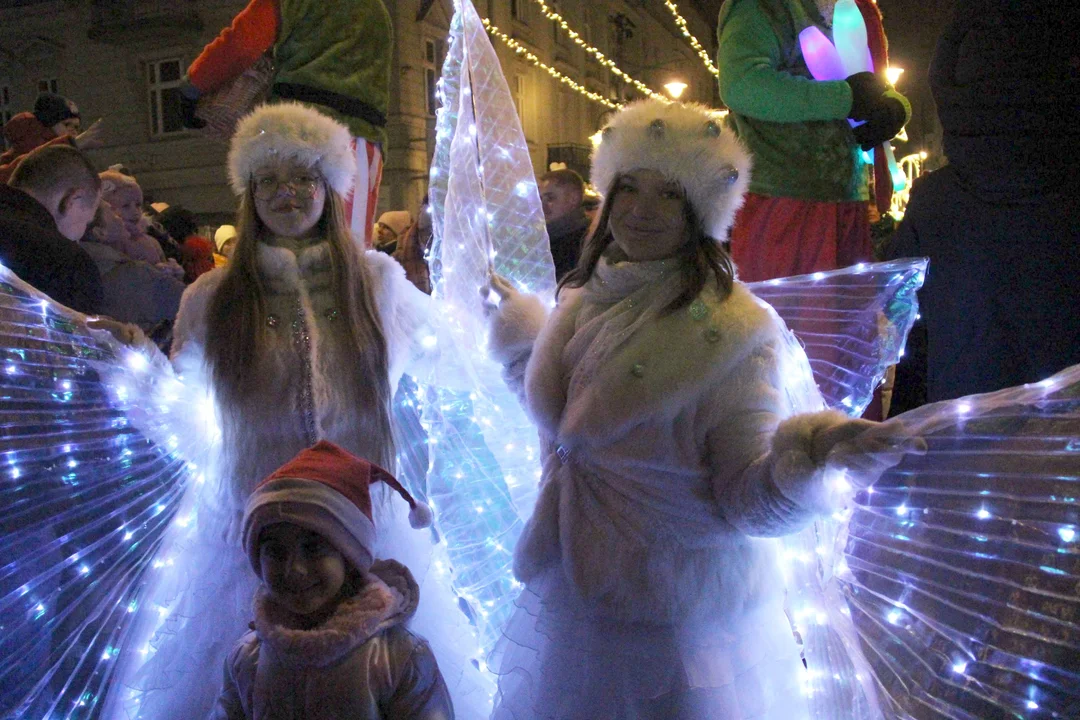 Łódź: Uruchomienie choinki i parada z Mikołajem na czele