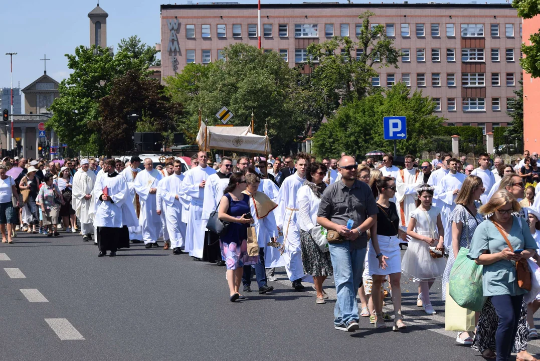 Procesje Bożego Ciała przeszły ulicami Łodzi