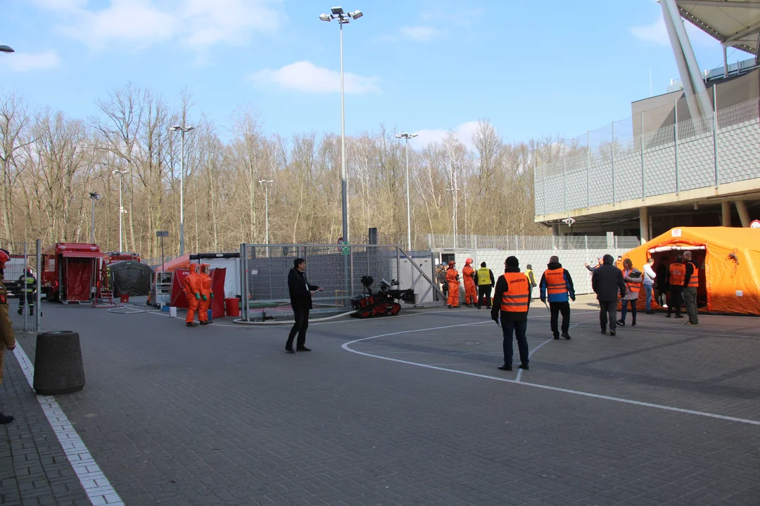 Ćwiczenia służb specjalnych na stadionie ŁKS-u