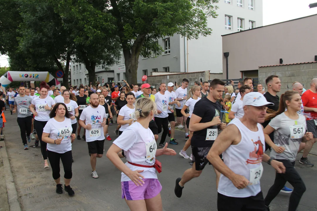 Piknik rodzinny fundacji „Daj piątaka na dzieciaka” na Bałutach