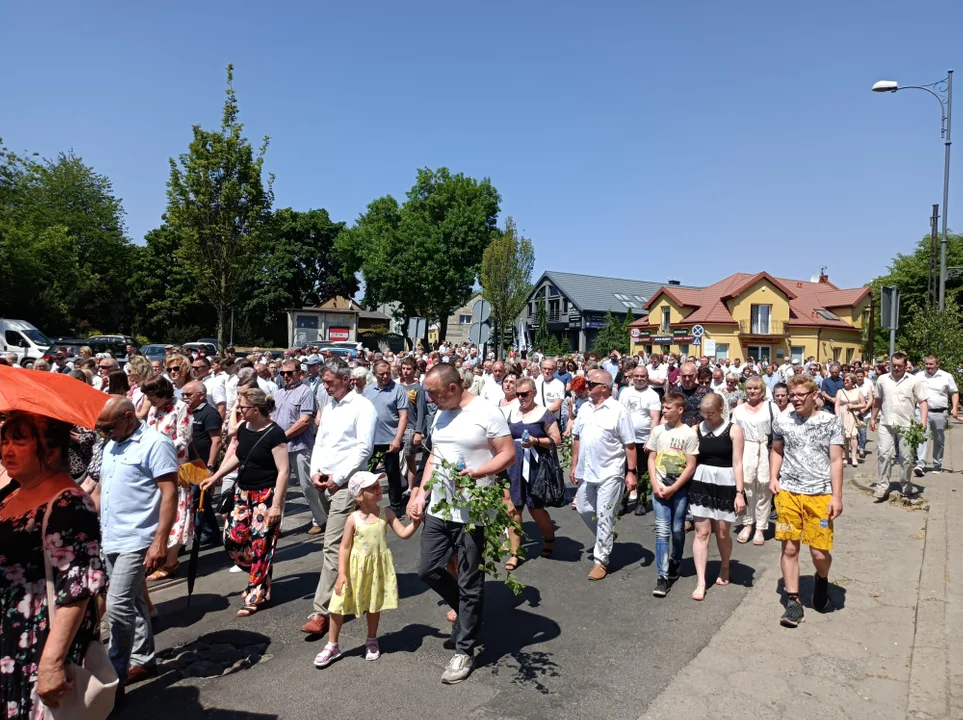 Ulicami Zgierza przeszły procesje Bożego Ciała.