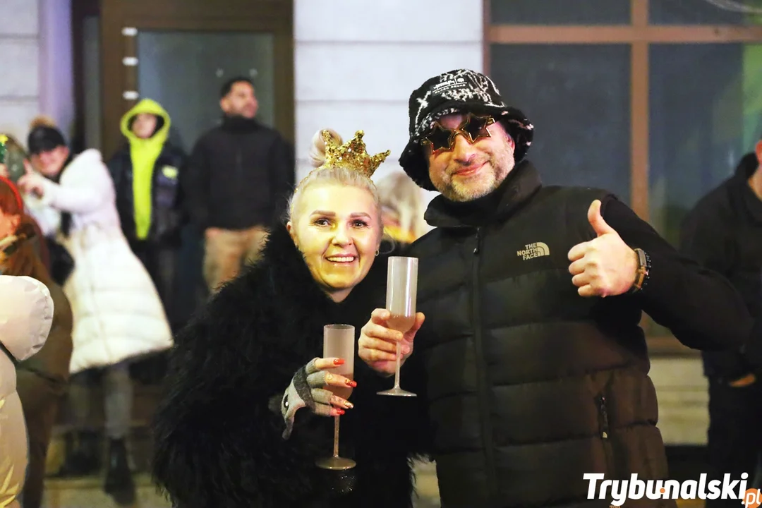 Sylwester w Piotrkowie 2025. Powitanie Nowy Rok 2026 Piotrków Trybunalski ZDJECIA - Zdjęcie główne
