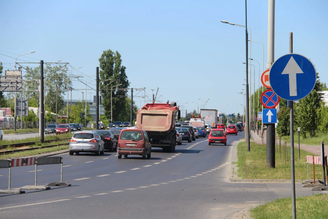 Prace torowe przy skrzyżowaniu al. Włókniarzy z ul. Legionów w Łodzi