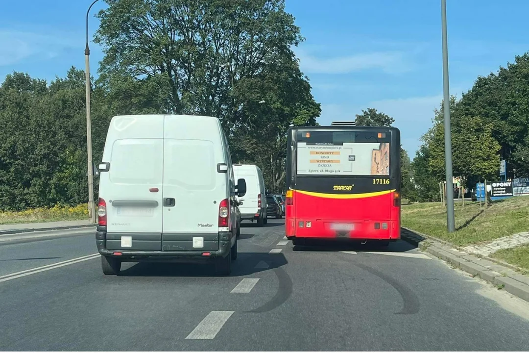 Zgierskie autobusy nie przejeżdżają lub stoją popsute na przystankach.