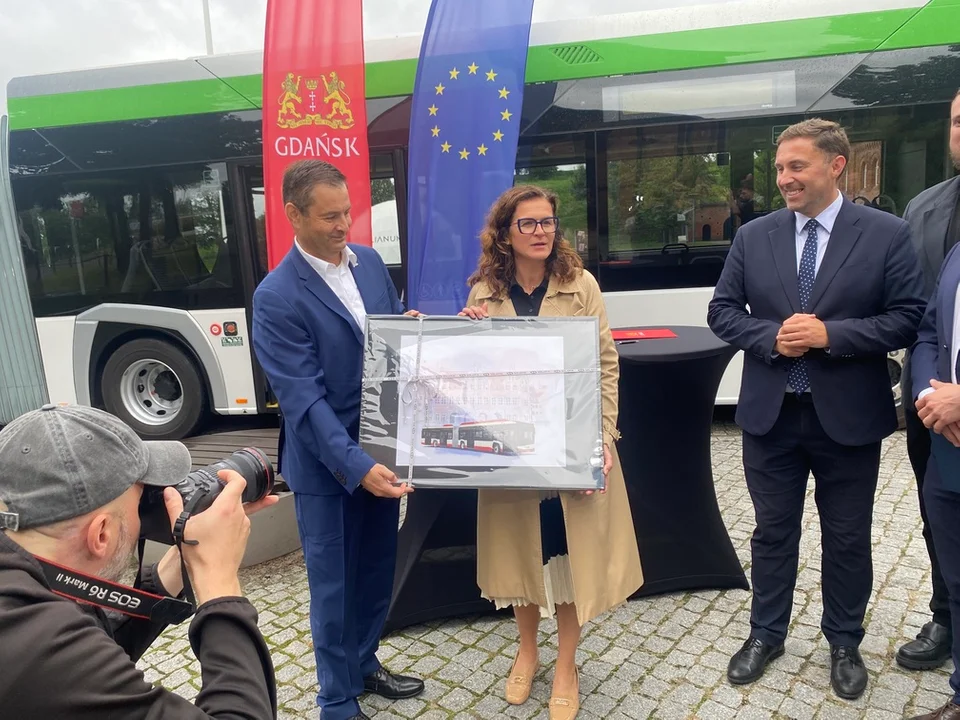 Podpisanie umowy na autobusy elektryczne w Gdańsku