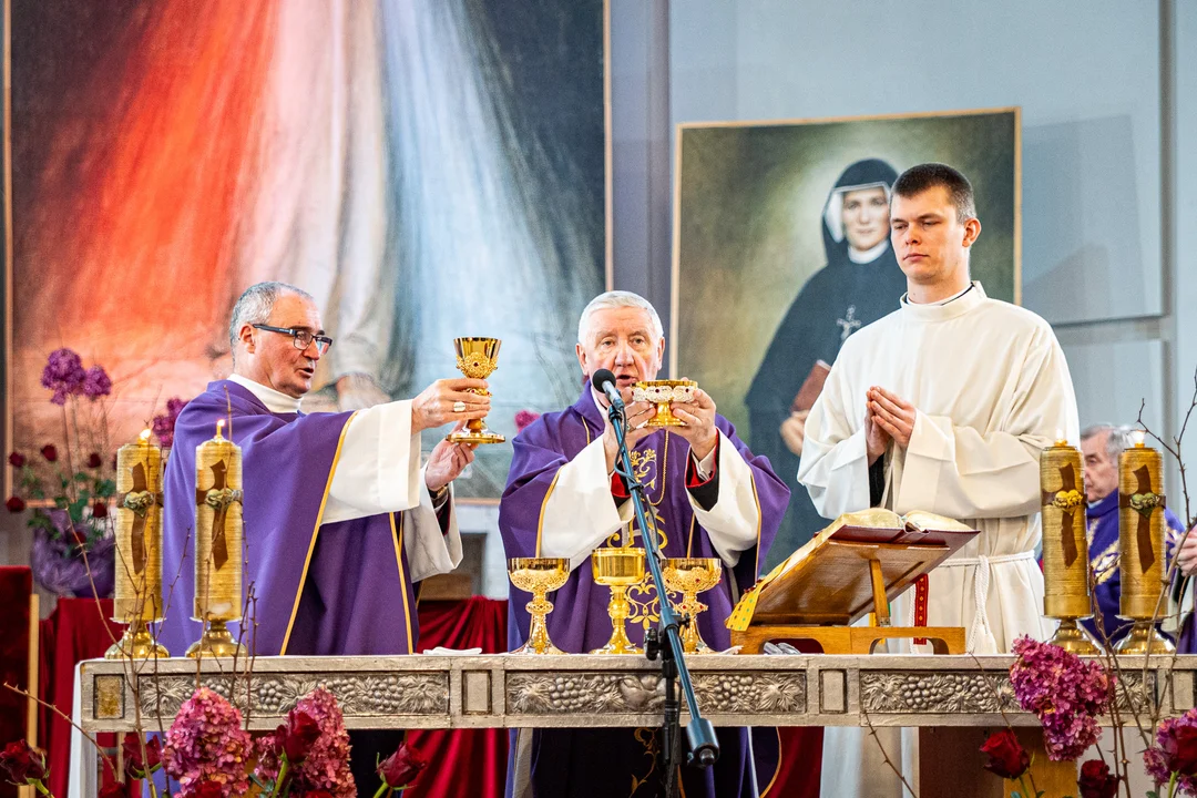 95. rocznica. Uroczystość w Sanktuarium Bożego Miłosierdzia w Płocku [ZDJĘCIA] - Zdjęcie główne