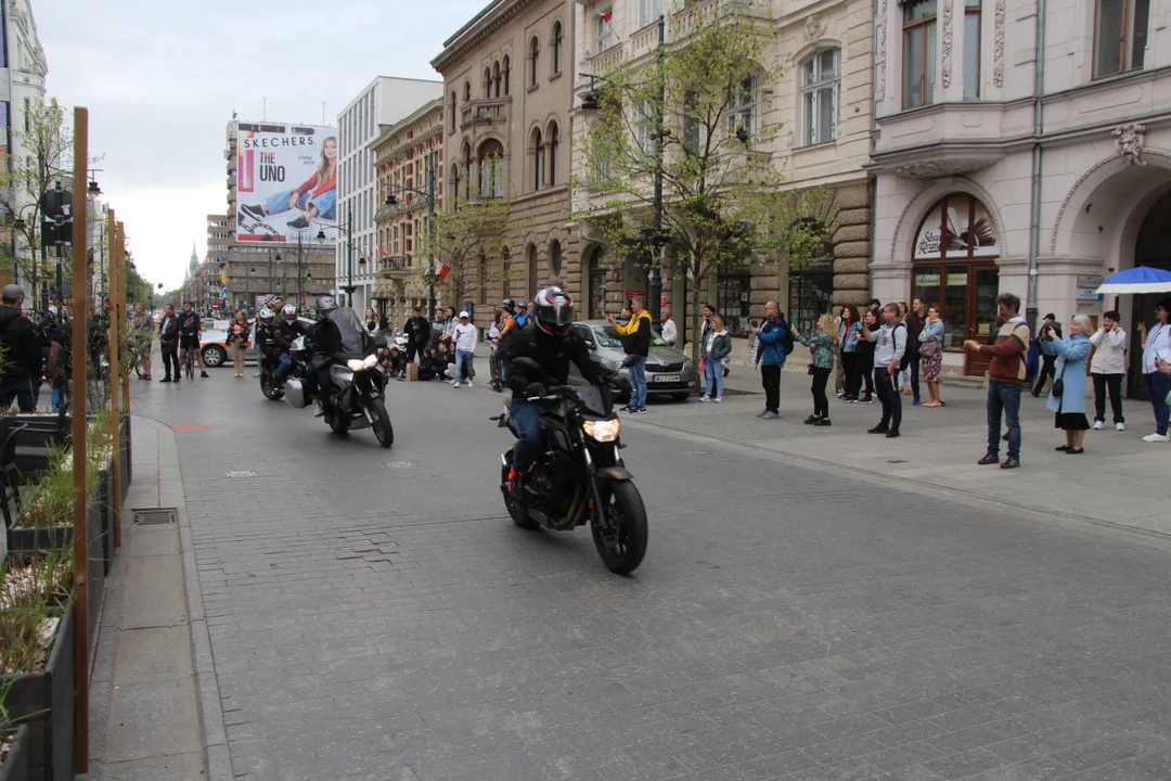 Wielka parada motocyklowa na ulicy Piotrkowskiej w Łodzi