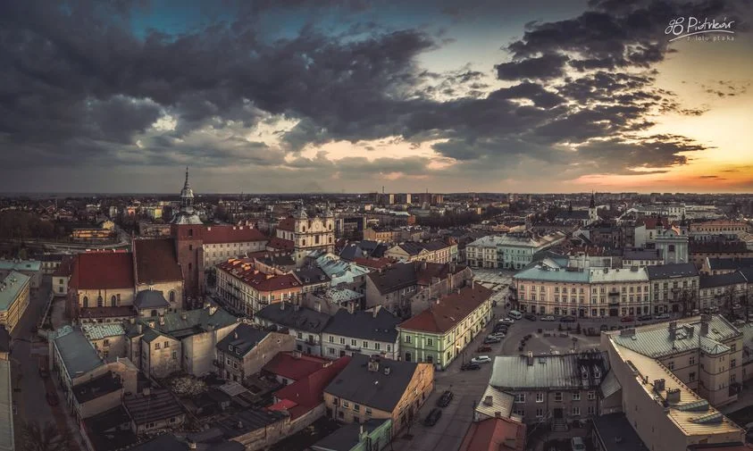 Te zdjęcia zapierają dech w piersiach. Zachwycający Piotrków (i nie tylko) z lotu ptaka - Zdjęcie główne