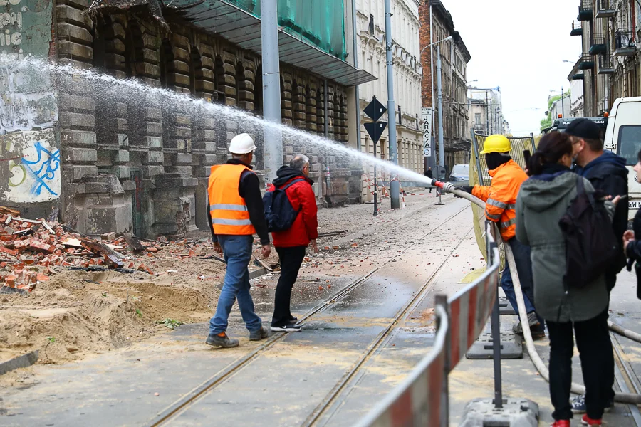 Kamienica przy Kilińskiego 49, w końcu, zostanie zburzona. Wiemy kiedy wrócą tramwaje