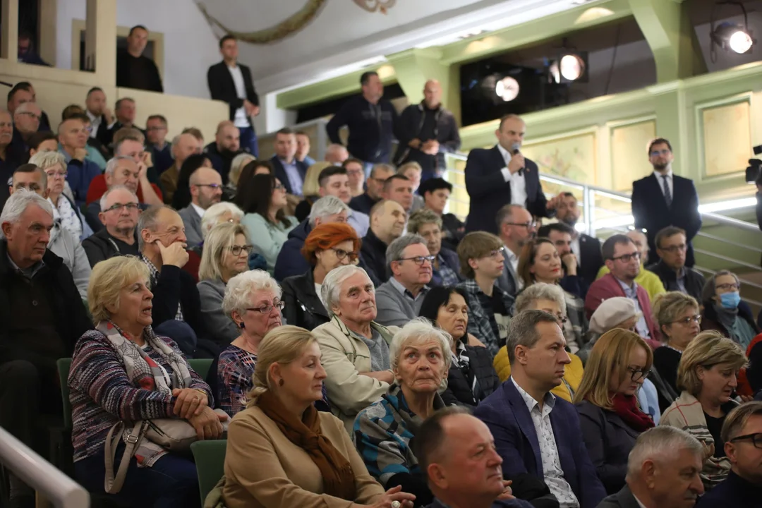 Rafał Trzaskowski i znani posłowie Koalicji Obywatelskiej spotkali się z mieszkańcami Kutna